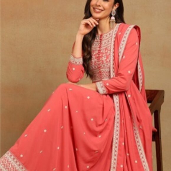 Pink Ethnic Motifs Embroidered Thread Work Georgette Anarkali Kurta With Dupatta - Picture 3 of 7